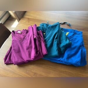 Wonder Wink Scrubs EUC, L top, XL bottom womens, BLUE set only one available